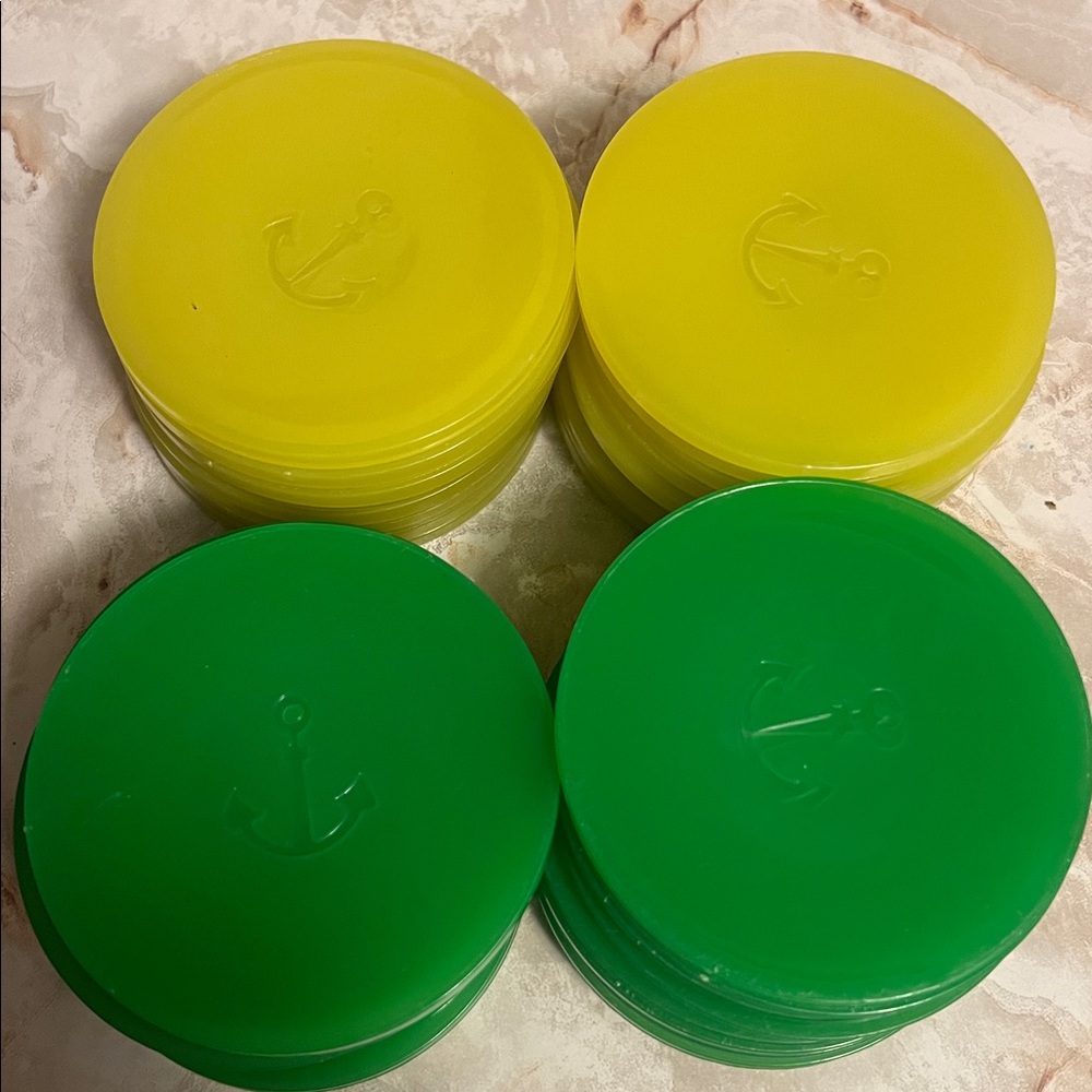 Large Game Pieces,Discs  
Yellow (20) and Green (20) game discs 3 1/2"